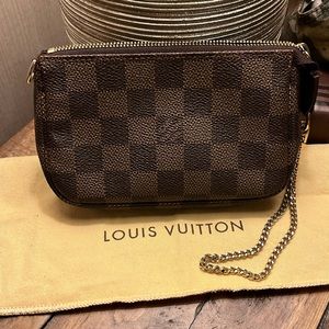 Louis Vuitton mini pochette